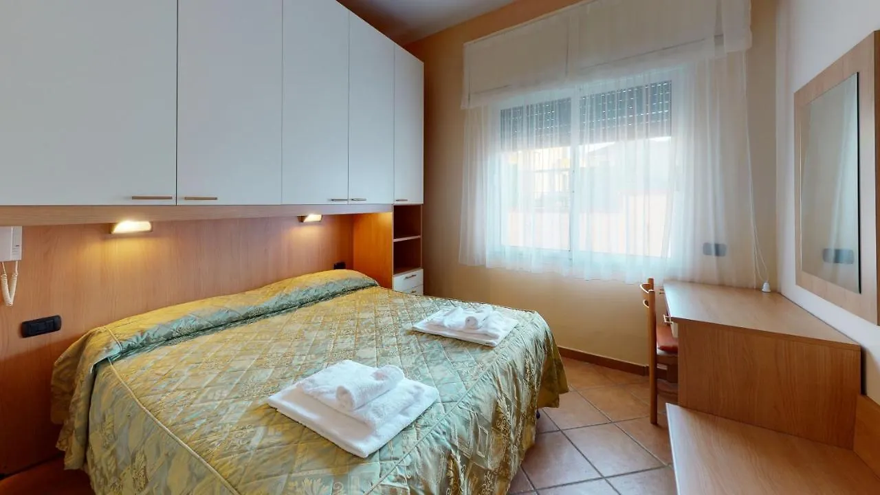***  Hotel Residence Mirafiori Лоано Италия
